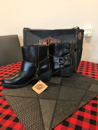 Ladies Harley  Davidson Boots Size  9 Never Used