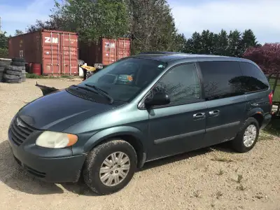 2006 Town & Country (8 Seater!!) Runs and Drives