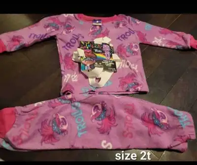 Girl's size 2t Fleece trolls pjs (new with tag), View more