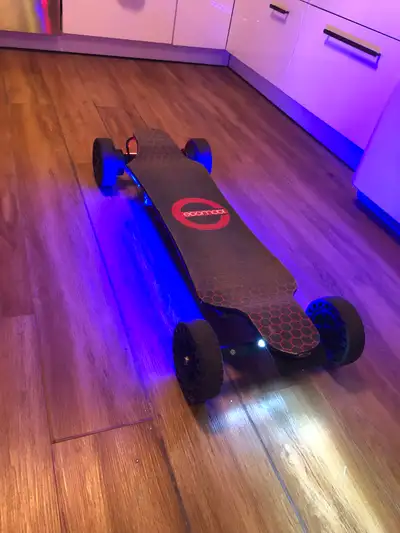 Selling an Ecomobl ET electric skateboard., View more