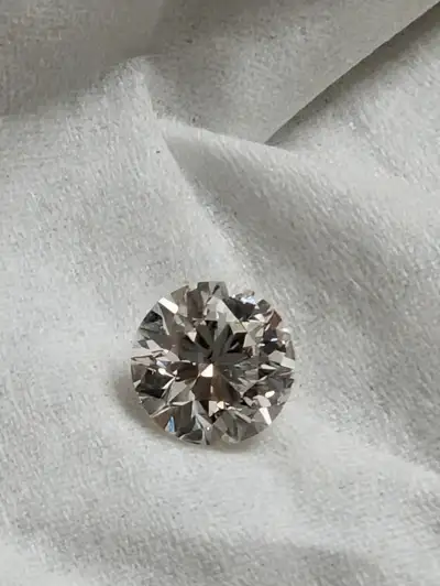 1ct. Lab Grown Diamond for sale. All documents available upon request. Asking $4000, but willing to...