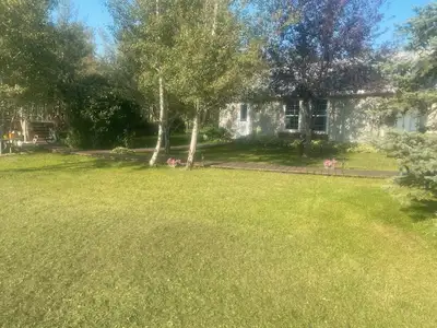 Secluded House on Acreage with Lake $1395