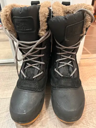 North Face Women’s shellista IV Mid Waterproof Boot,Colour Black, Size US 7. Bought end of last year...