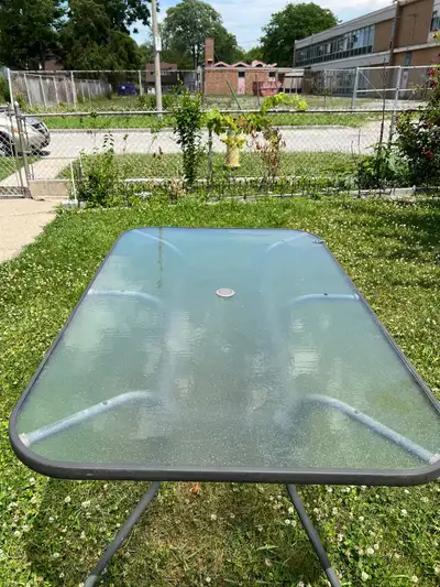 Outdoor Patio table very clean 