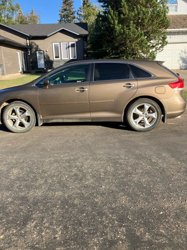 Toyota Venza in Cars & Trucks in Edmonton