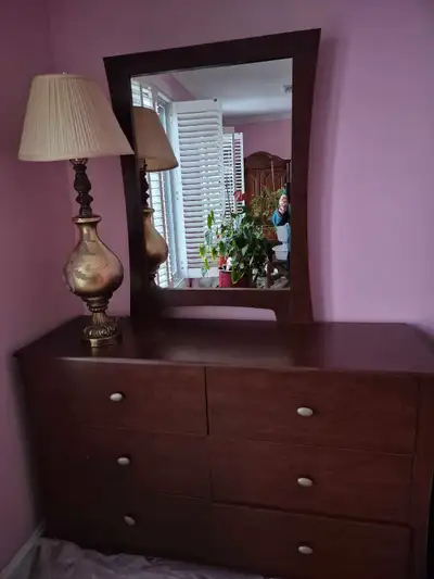 Set de Lit queen avec table de chevet et commode avec miroir, View more