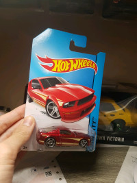 2014 Hot wheels 2007 Ford Mustang red