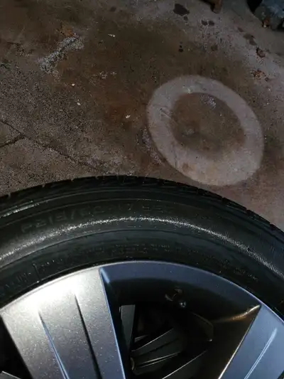 Set of 4 tires on Aluminum rims off a Jeep Patriot, Firestone touring,great condition! P215/60R17 Ca...