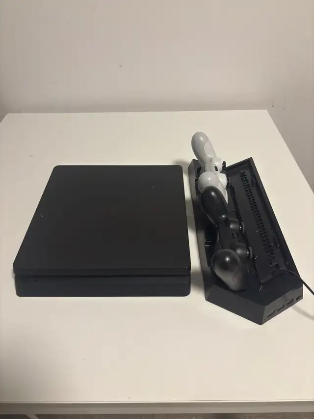 PS4 slim with Power Cable (HDMI available)64352291377537122