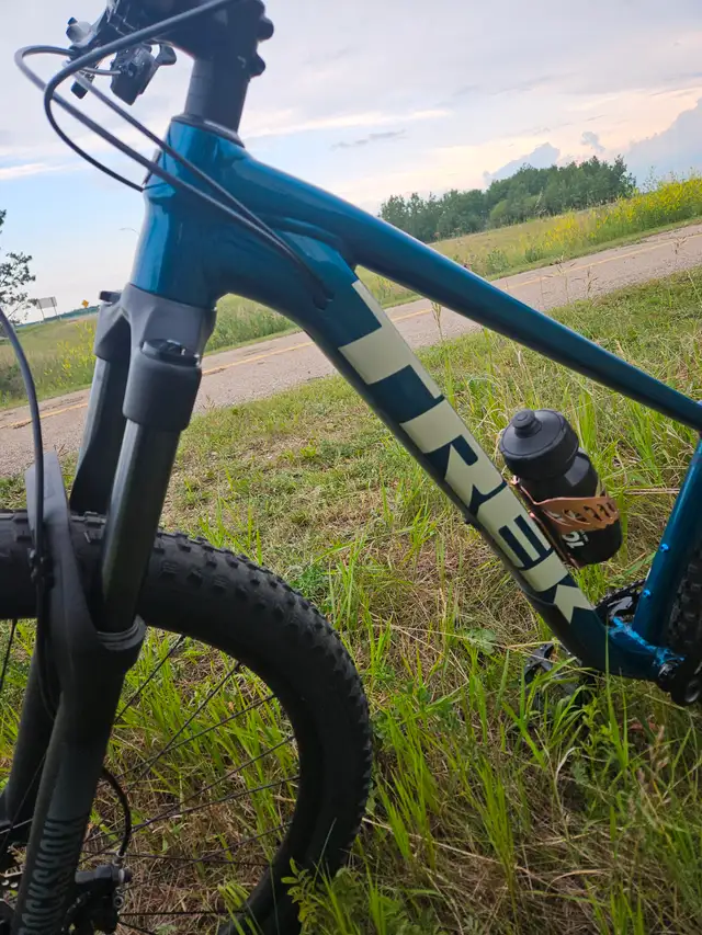 2024 Like New Trek Roscoe 7 MTB62864363132803124