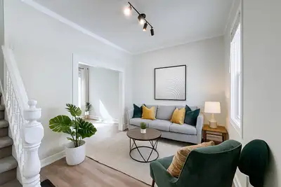 Beautiful 2 Bedroom Townhouse For Rent in East City Peterborough