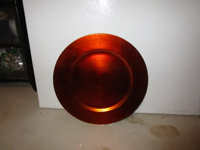 RED PLATE in Kitchen & Dining Wares in Oshawa / Durham Region - Image 2