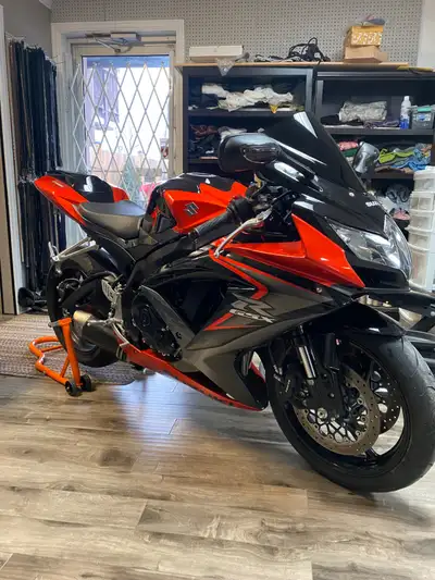 09 GSXR 750 for sale. This bike starts, runs, drives and has zero mechanical faults. It has a full a...