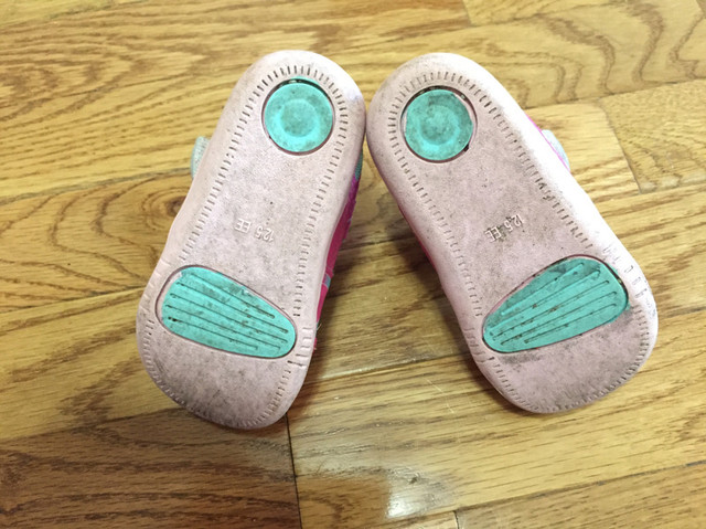 Pink Sandals - Size 5 in Clothing - 12-18 Months in City of Toronto - Image 3