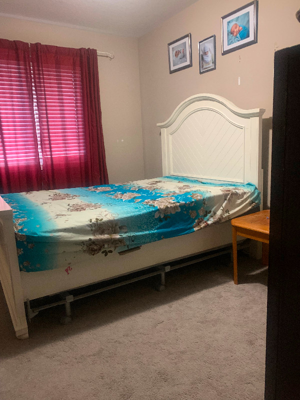 Bedroom for rent in Room Rentals & Roommates in Woodstock