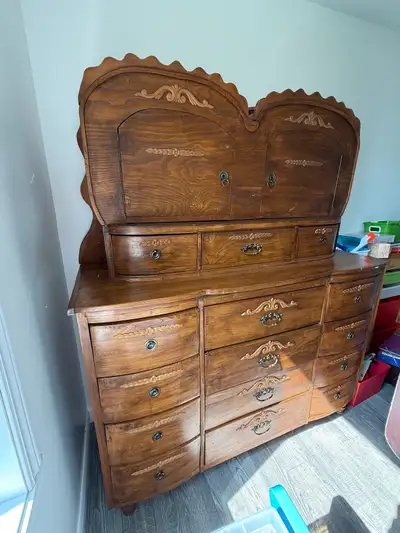 Commode Antique en Bois Massif, View more