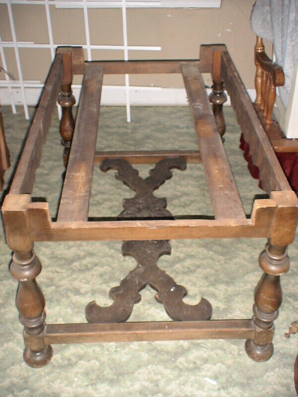 Antique Table & Chaise in Dining Tables & Sets in New Glasgow - Image 4