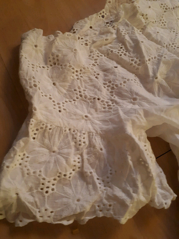 Beautifull 100%cotton light dresse size M embroderi  of flower in Women's - Dresses & Skirts in Gatineau - Image 3