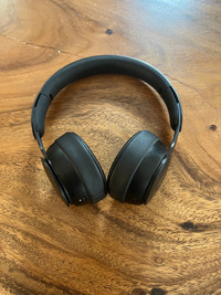 Beats Solo Pro Noise Cancelling Headphones Black!