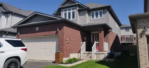 -Detached 3 bedroom House with Garage -Available 1st August Address:884 Frontenac Cres, Woodstock -G...