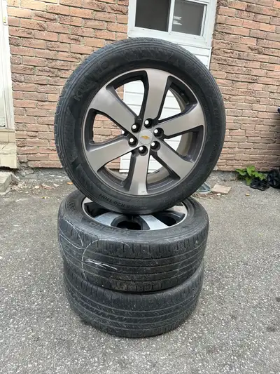 Chevrolet Traverse All Season Kumho Tires and OEM Rims With TPMS Rims have some scratches shown in p...