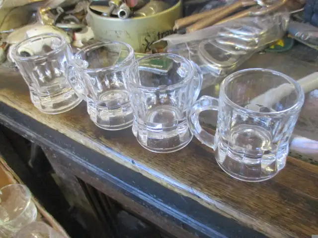 BUNCH OF OLD GLASS SHOT GLASSES $2.00 EACH BAR DECOR in Home Décor & Accents in Winnipeg - Image 5