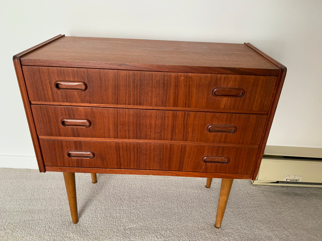 Teak 1960s Danish Mid Century Modern Table | Credenza | Chest dans Commodes et armoires  à Longueuil/Rive Sud