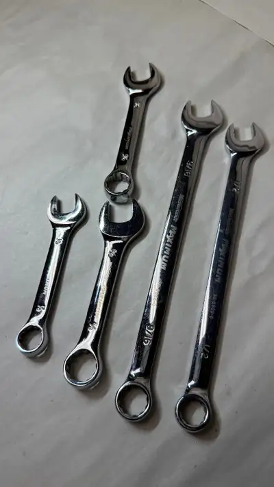 Selling preowned nice clean condition Mastercraft maximum SAE 12 point box and wrenches Sizes 1/2 9/...