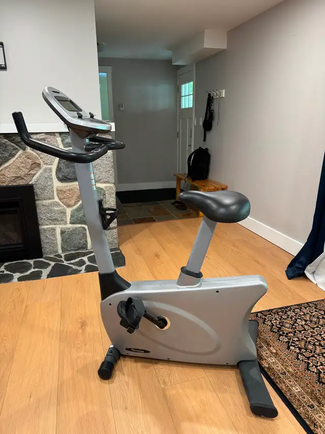 Programmable Exercise Bike in Exercise Equipment in North Shore - Image 4