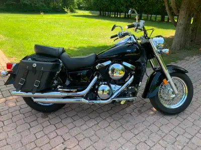 Well taken care of , fairly new tires, and low miles. Road ready and comes with passenger backrest ,...