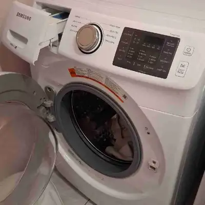 Ensemble laveuse et sécheuse Samsung environ 5 ans peu utilisé 1100$