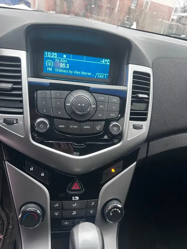 2012 Chevy Cruze LT in Cars & Trucks in Oakville / Halton Region - Image 7