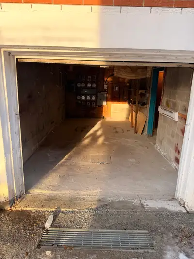 garage interieur chauffé au min 12 mois pour 175$ par mois 6 mois pour 185$ par mois 3 mois pour 195...