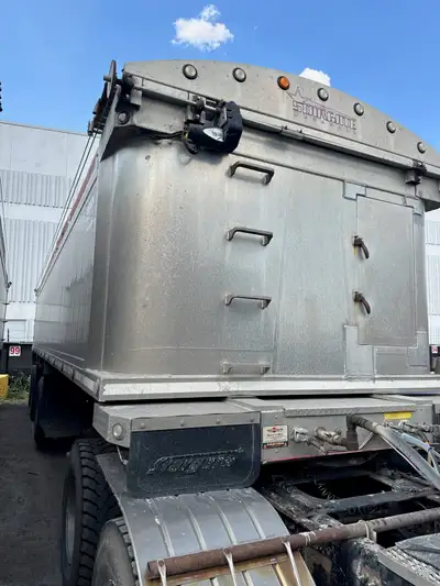 Great condition 2014 end dump. Has spent its entire lift hauling gravel. No dirt. Priced to move. $4...