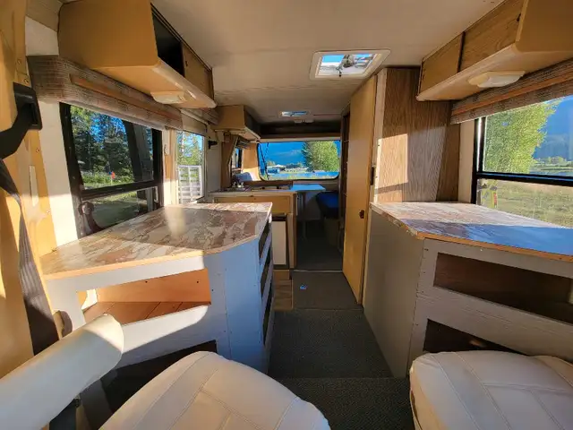 Super Lesharo in RVs & Motorhomes in Revelstoke - Image 4