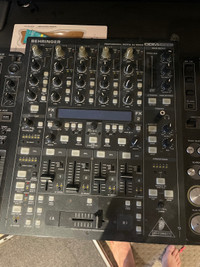 DJ equipment - Beringer ddm 4000 mixer, 2 Pioneer CDJ 1000mk2 