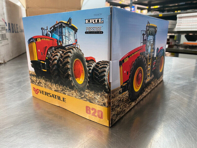 Tomy Ertl 1/32 Versatile 620 Collector Toy Tractor Model in Toys & Games in Prince Albert - Image 3