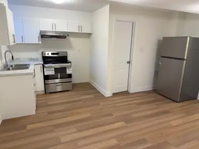 STUDIO LEGAL BASEMENT FOR RENT -Separate laundry -Separate Kitchen -Separate entrance -close Tim Hor...