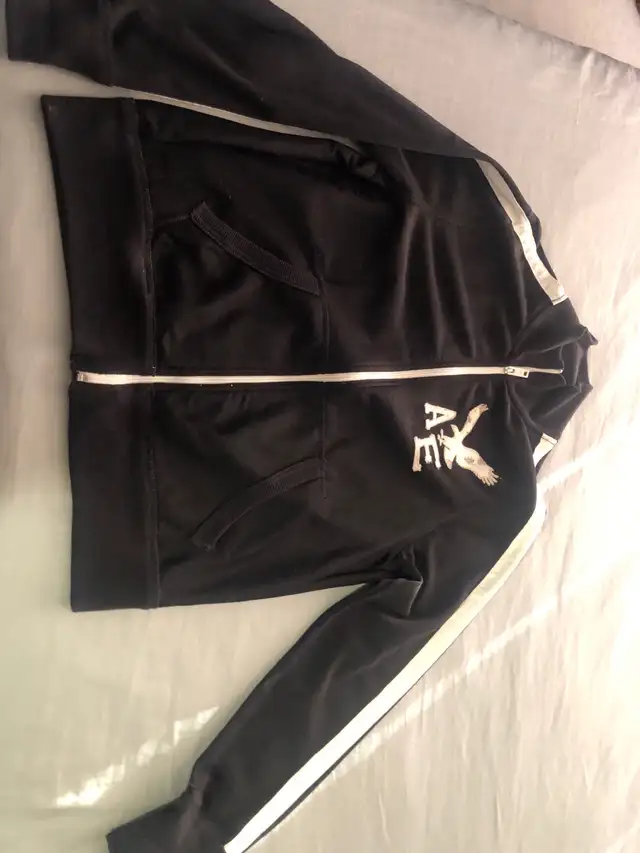 American Eagle XL Men’s Full Zip Jacket in Men's in Calgary - Image 3