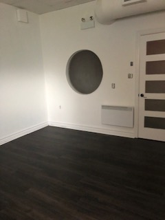 Quiet large size room beside TD Bank Quinpool Rd. available. Ideal for someone in Spa business or so...