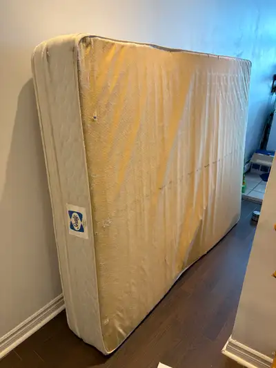 Vends matelas queen (aucune punaise de lit), View more