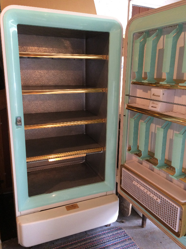 Amana Stor-Mor Freezer standing unit with 5 shelves dans Congélateurs  à Laurentides