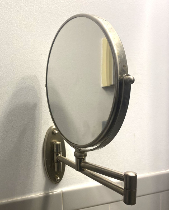 Extendable wall mounted mirror in Home Décor & Accents in Gatineau - Image 2