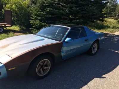 1988 Pontiac Firebird Formula Tbar roof v8 305 auto engine is in excellent condition needs a floor a...