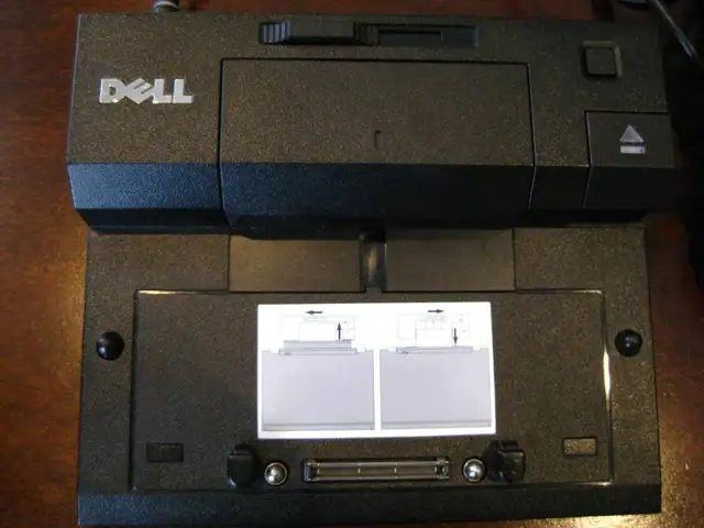 Dell K07A E-Port Replicator Dock E4200 E5500 E6400 Usb 2.0 VGA in Laptop Accessories in Kitchener / Waterloo - Image 3