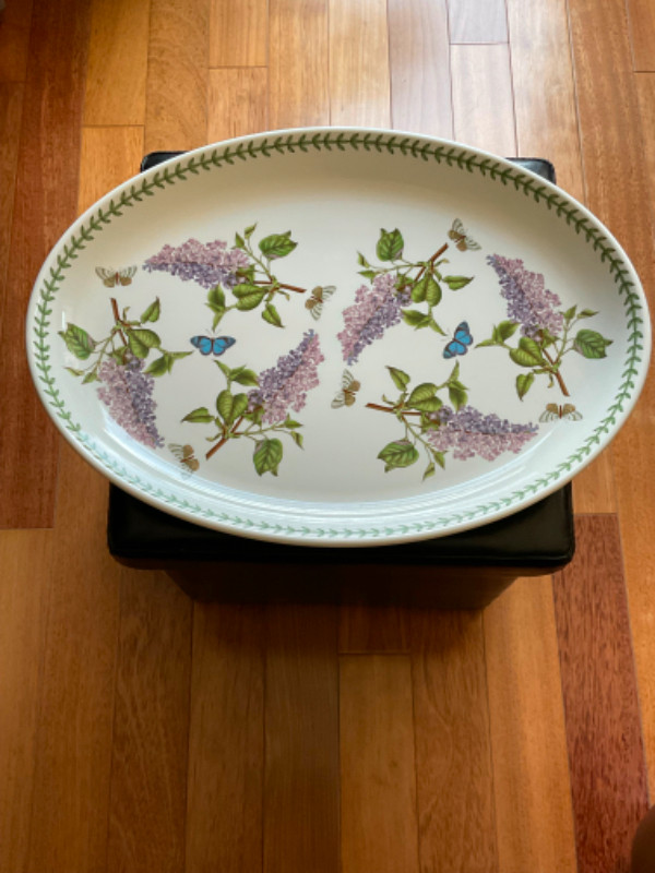 Grande assiette en porcelaine / plat de service de collection dans Art et objets de collection  à Laval/Rive Nord