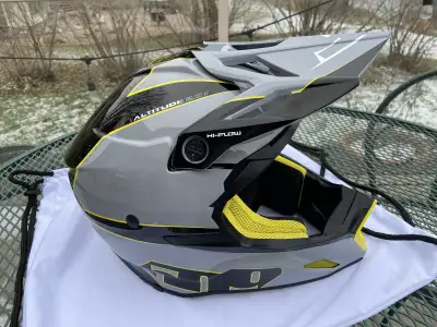 509 Altitude 2.0 helmet. 2XL Like new. Only worn twice. Has cold weather kit, magnetic quick latch,...