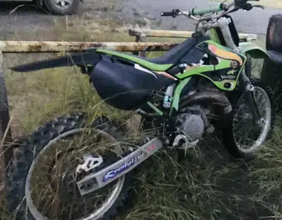 Kawasaki Dirt Bike, need rebuild top end. Other then good OBO-