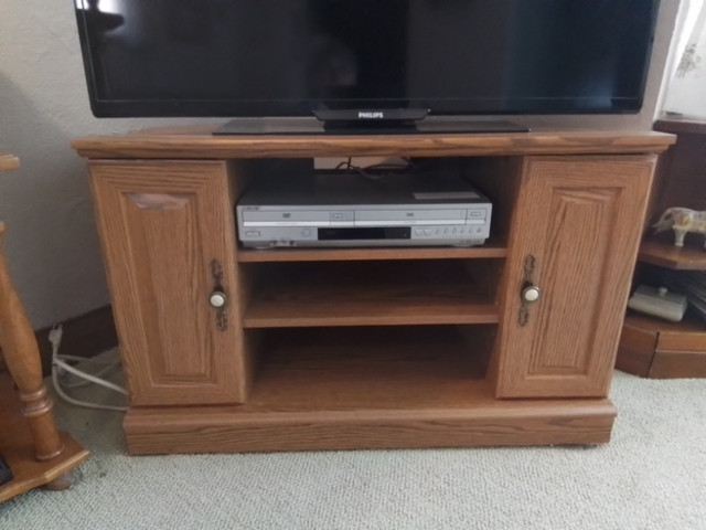 TV STAND/CABINET in TV Tables & Entertainment Units in St. Catharines - Image 2