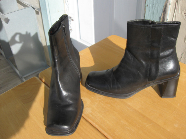 Bottes Cuir ITALIE Italconfort Leather Boots Gr : 6.5 (37) dans Femmes - Chaussures  à Ville de Montréal